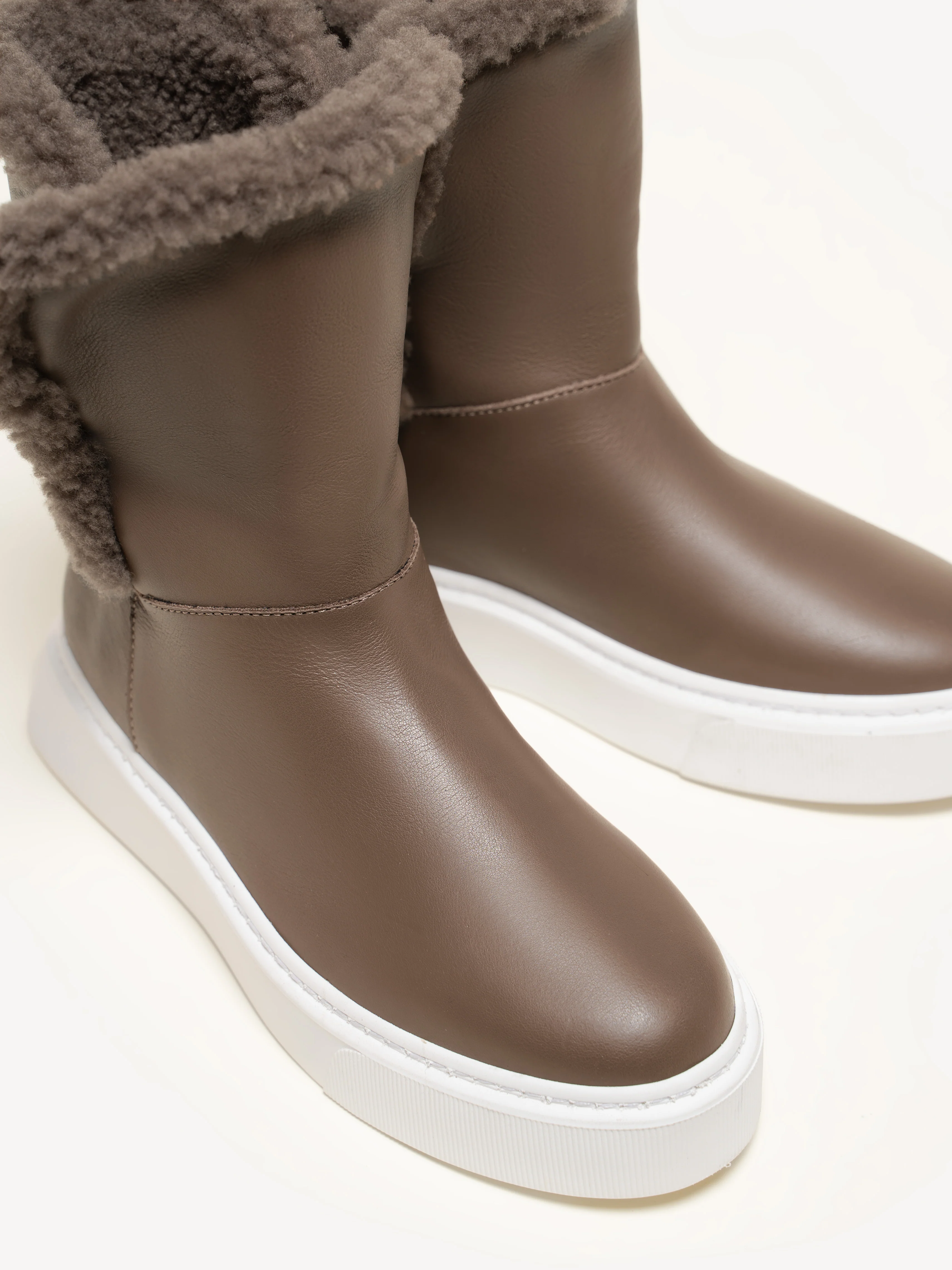 The Fredda Shearling - Image 4